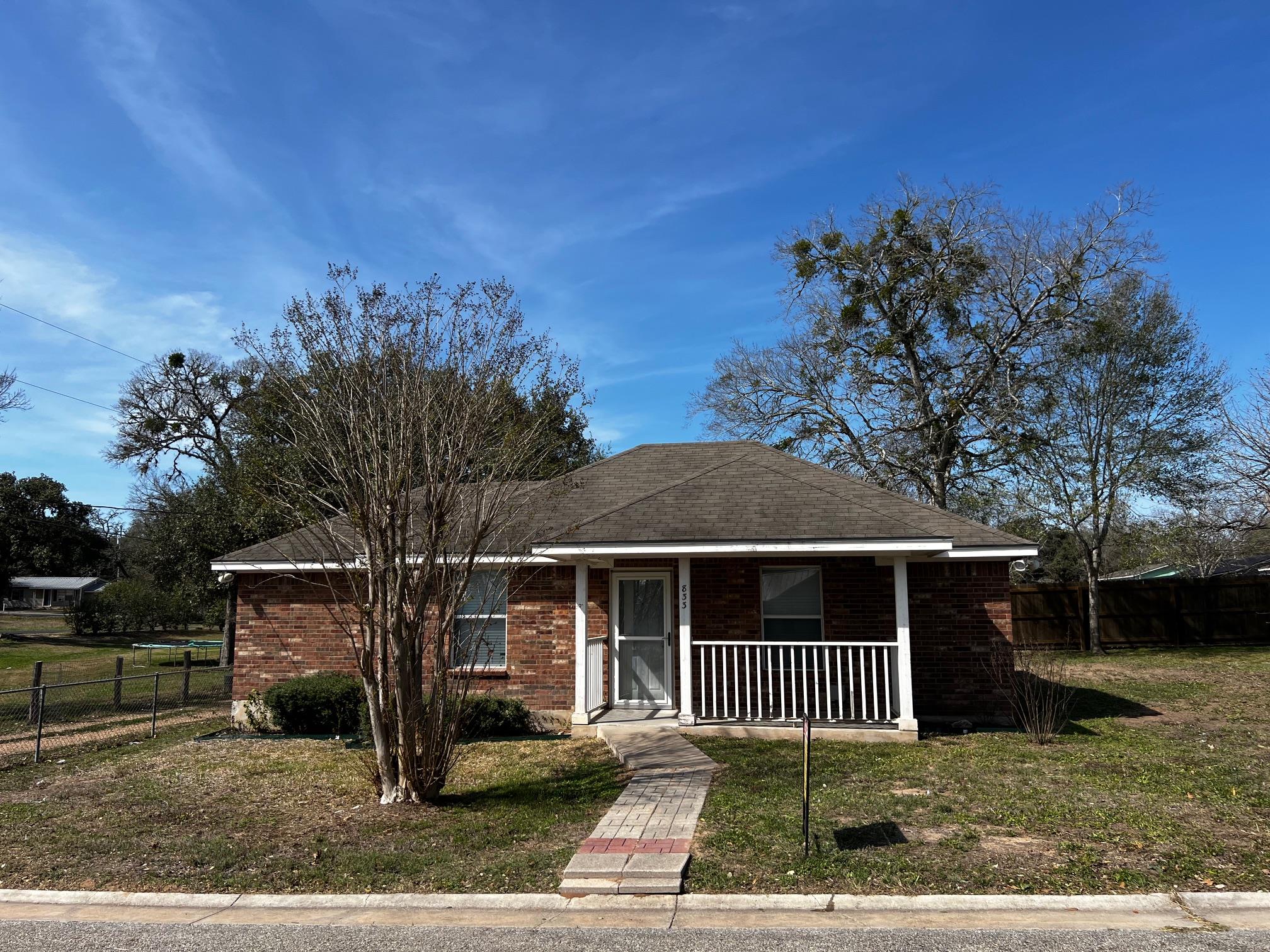 833 E Camp St, La Grange, TX 78945 — photo 1