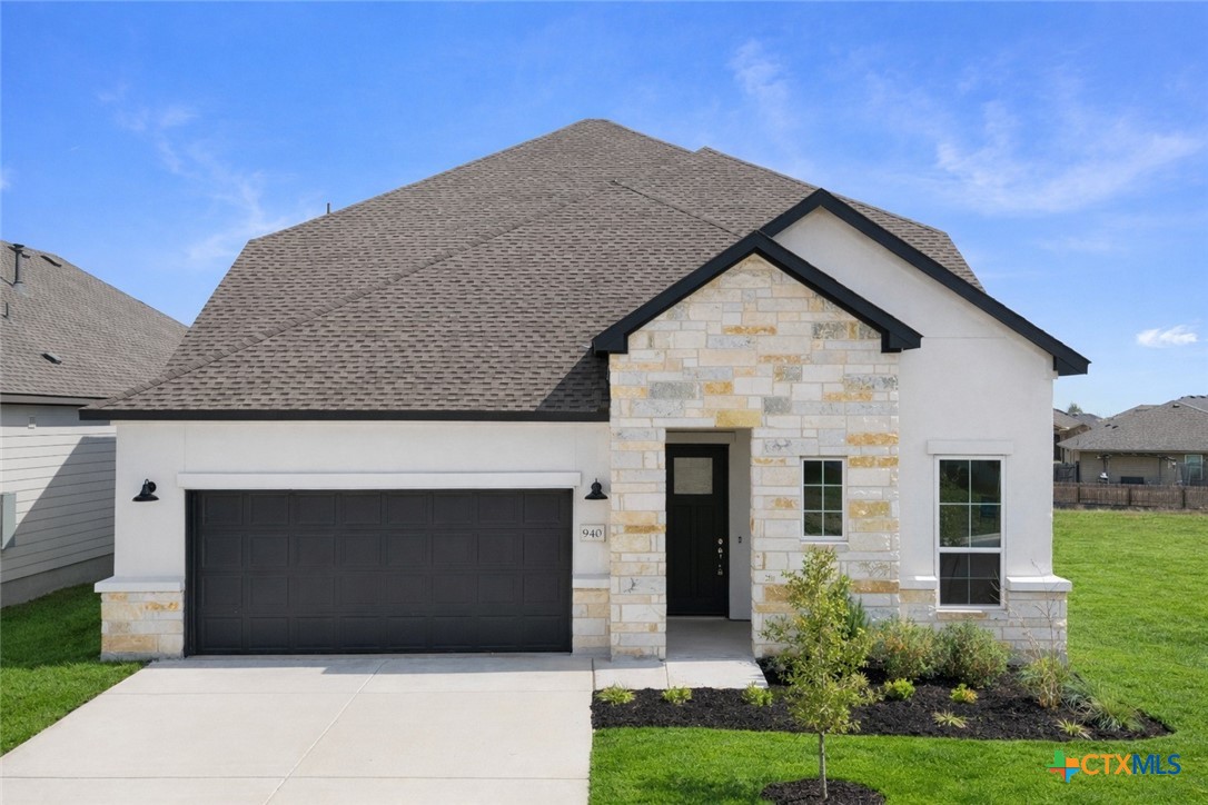 940 Nolte, Seguin, TX 78155 — photo 1