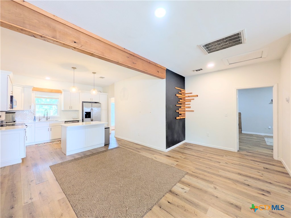 635 E Camp Street, New Braunfels, TX 78130 — photo 1
