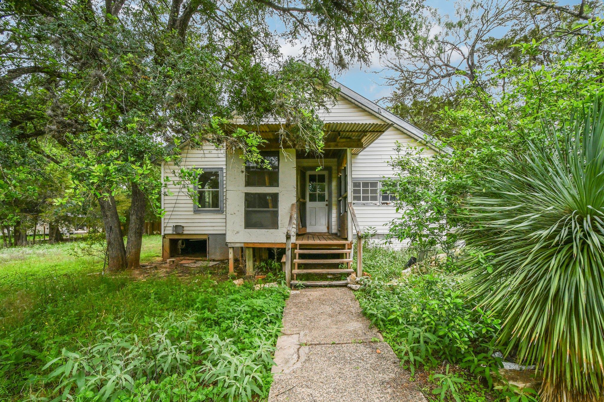 116  Hart Ln, Cedar Creek, TX 78612 — photo 1