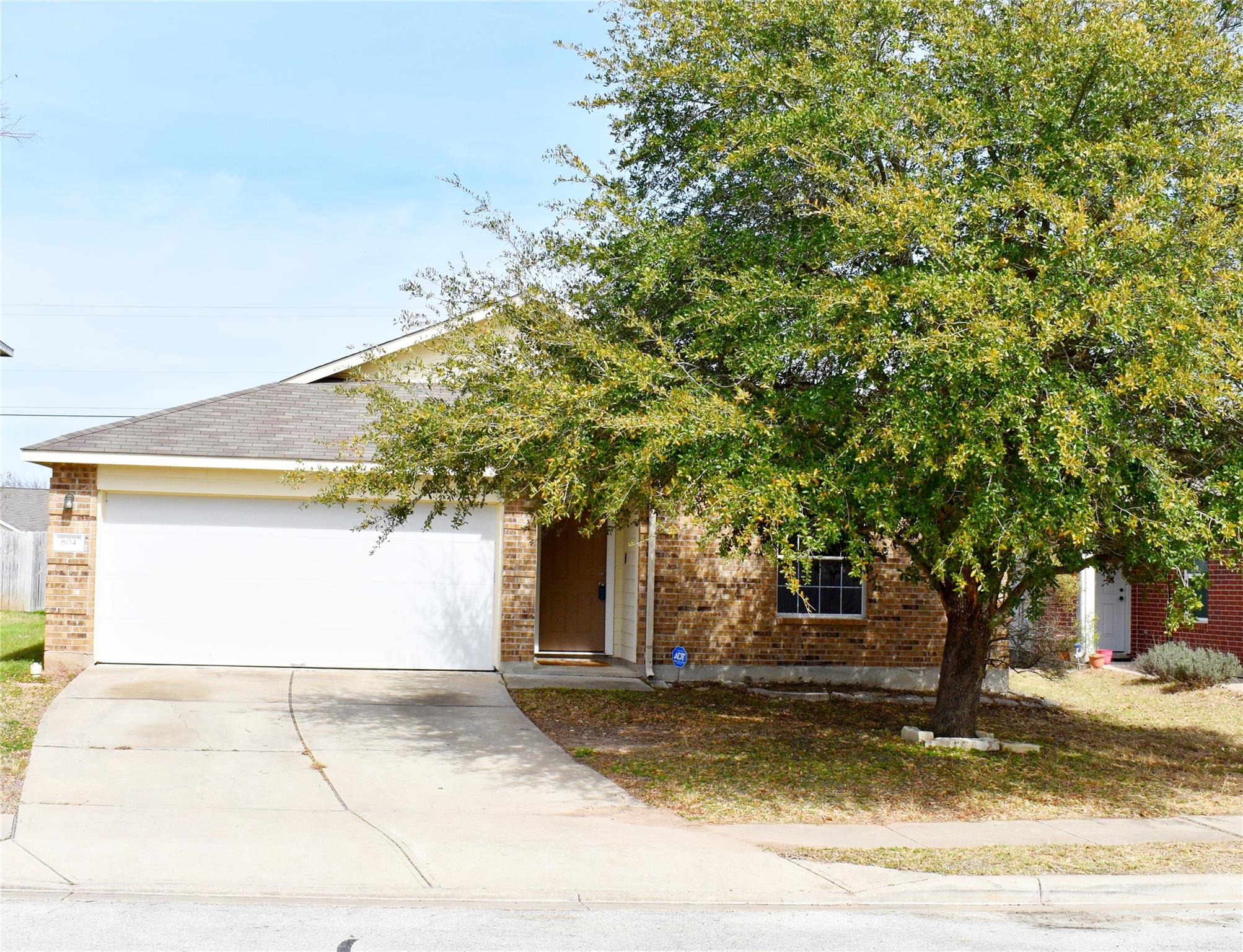 804 Lavaca, Elgin, TX 78621 — photo 1