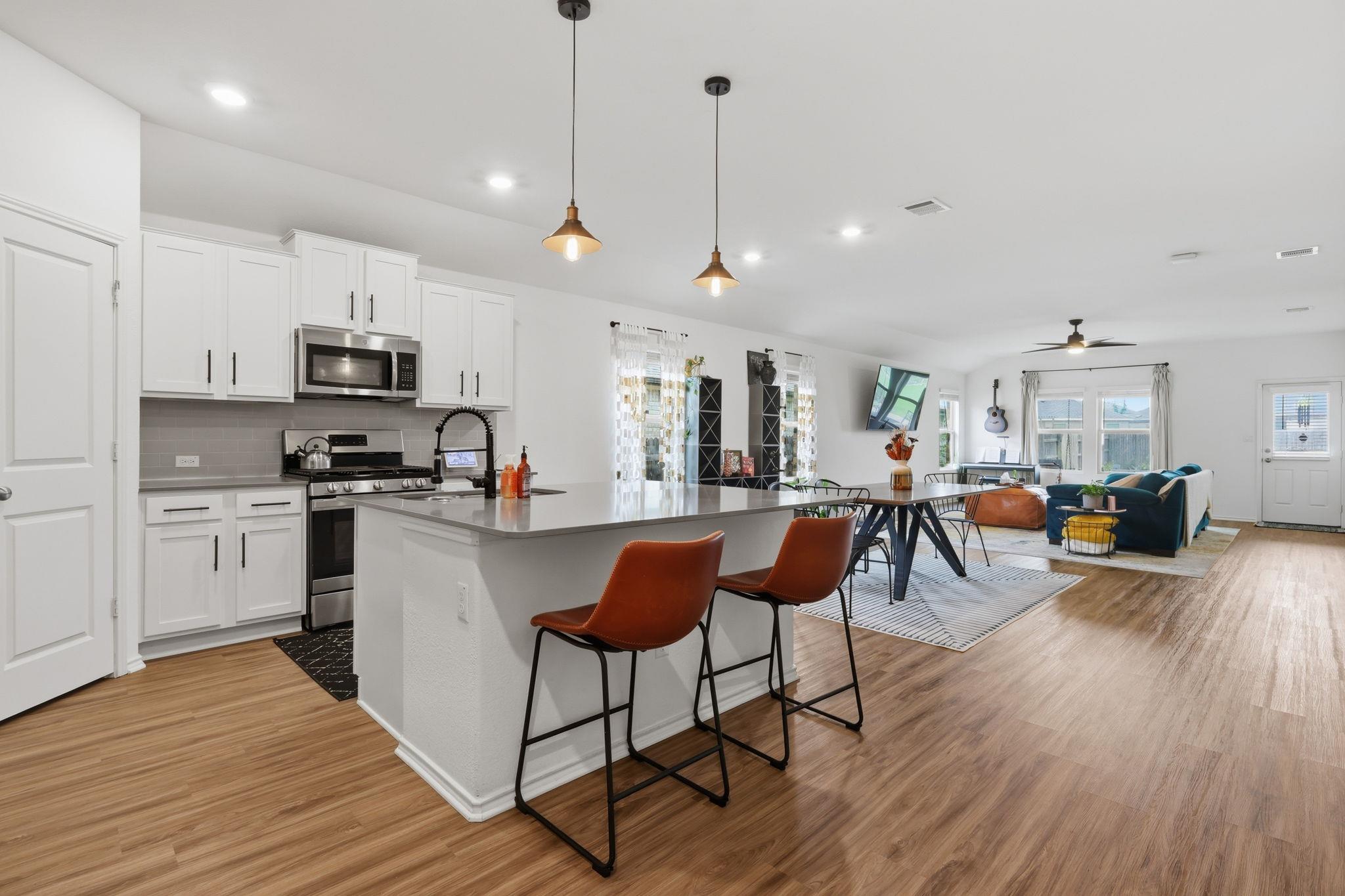 129 Esparza, Bastrop, TX 78602 — photo 1