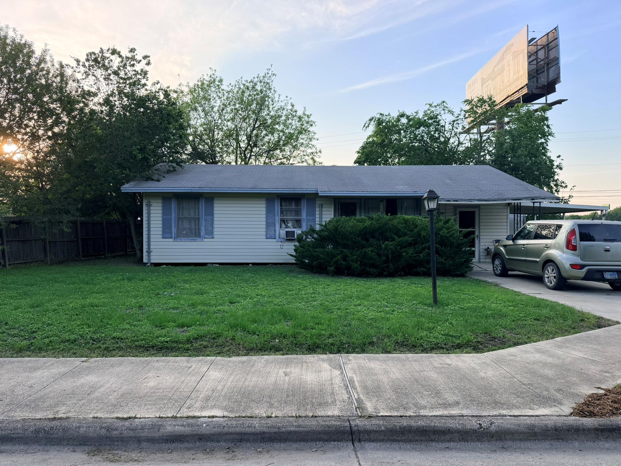 512 Patricia, San Marcos, TX 78666 — photo 1