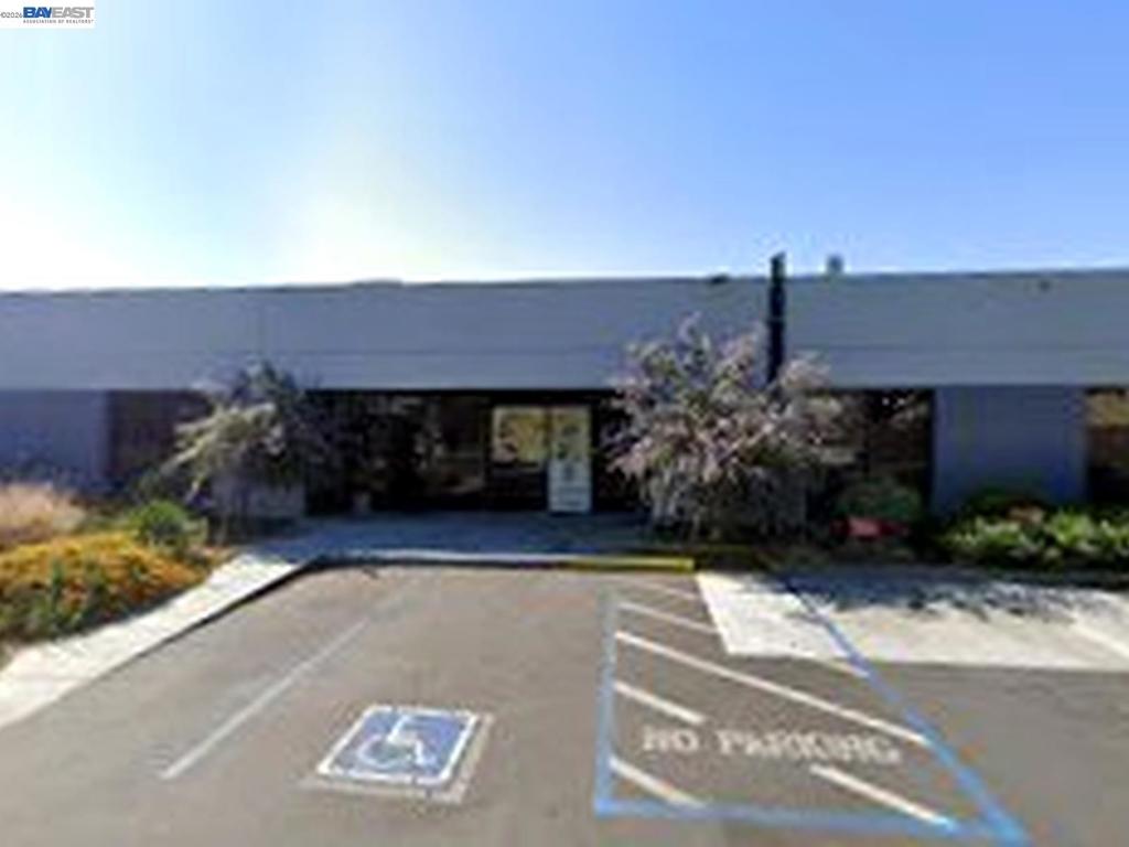 3334 Victor Ct
