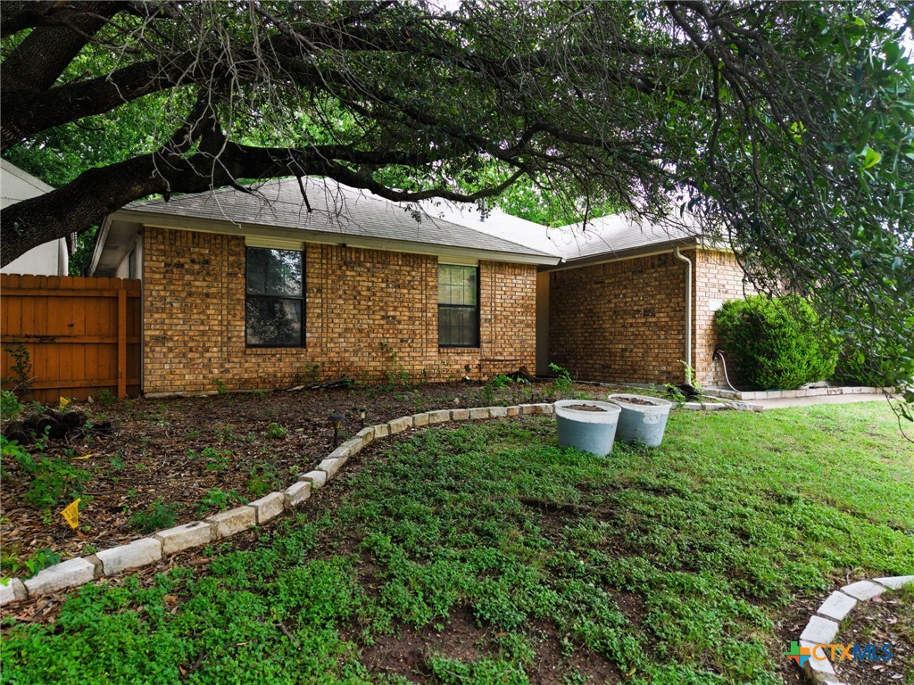 302 W Anderson Avenue, Copperas Cove, TX 76522 — photo 1