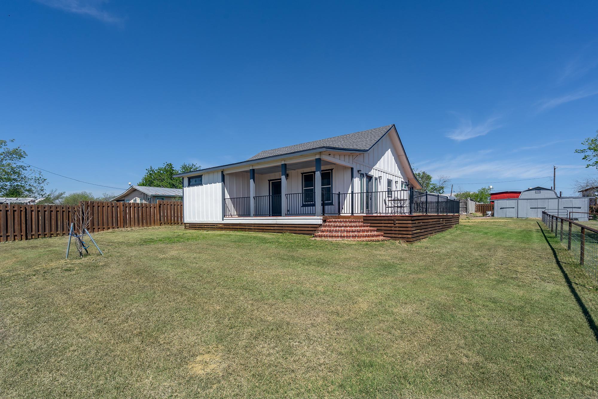 302 Austin, Coupland, TX 78615 — photo 1