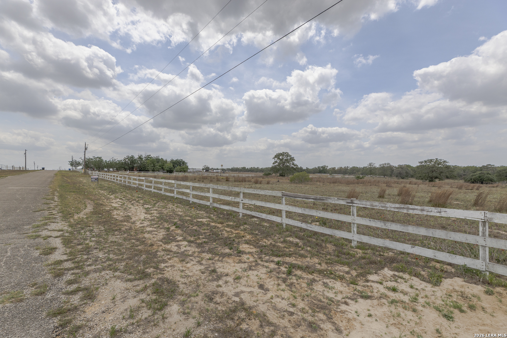 811 Mockingbird Ln, ,  78121 — photo 1
