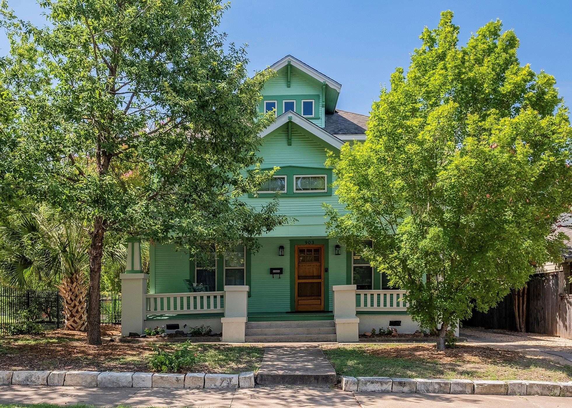 903 14th, Austin, TX 78702 — photo 1