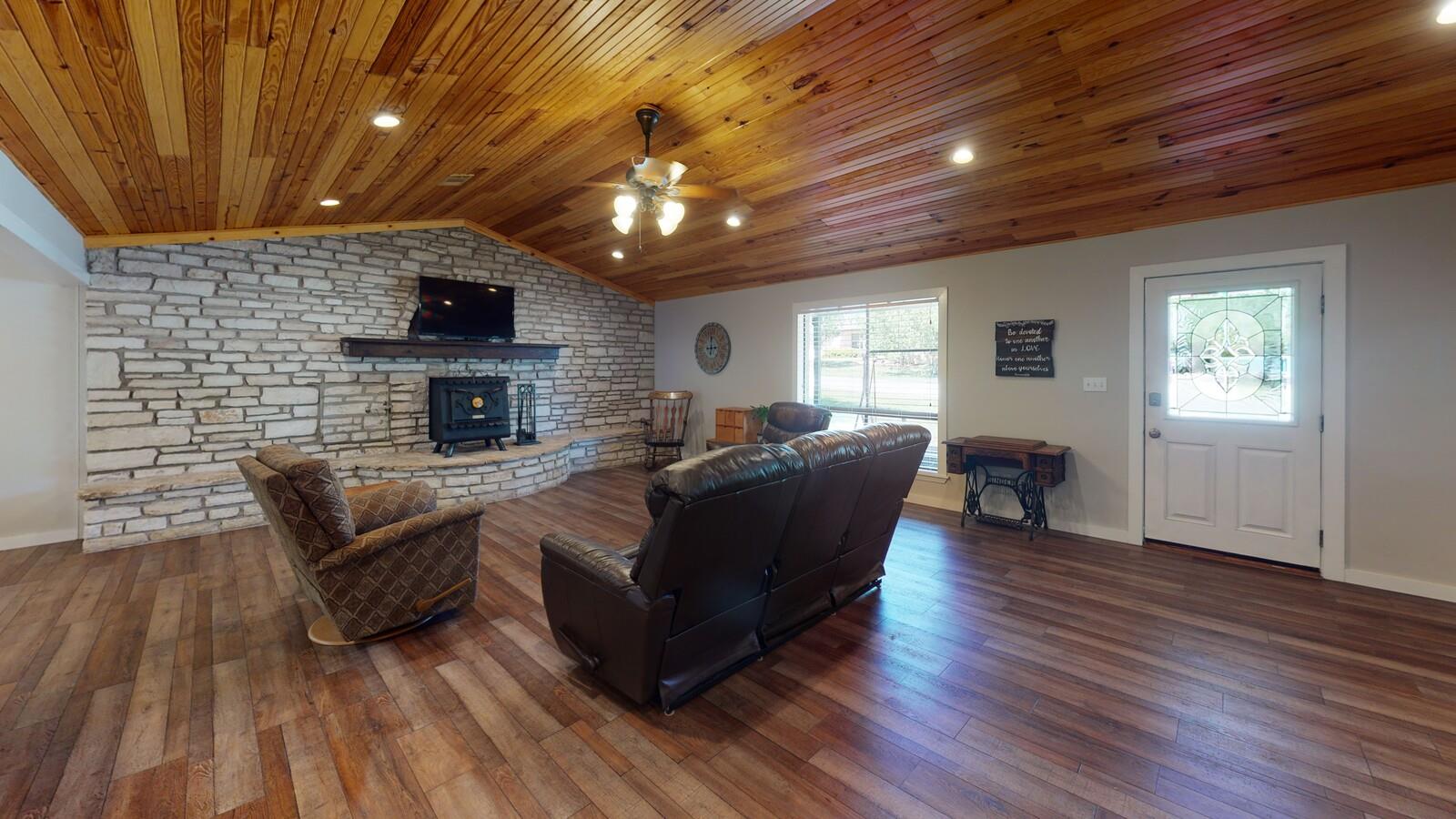 802 Amy, Marble Falls, TX 78654 — photo 1