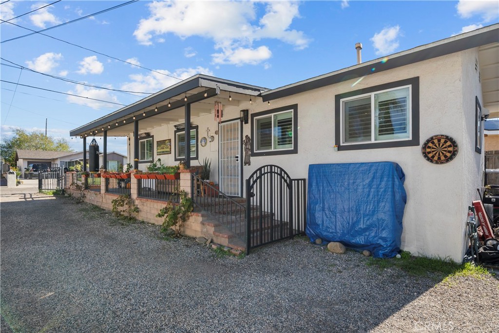 318 Sycamore Street, Santa Paula, CA 93060 — photo 1