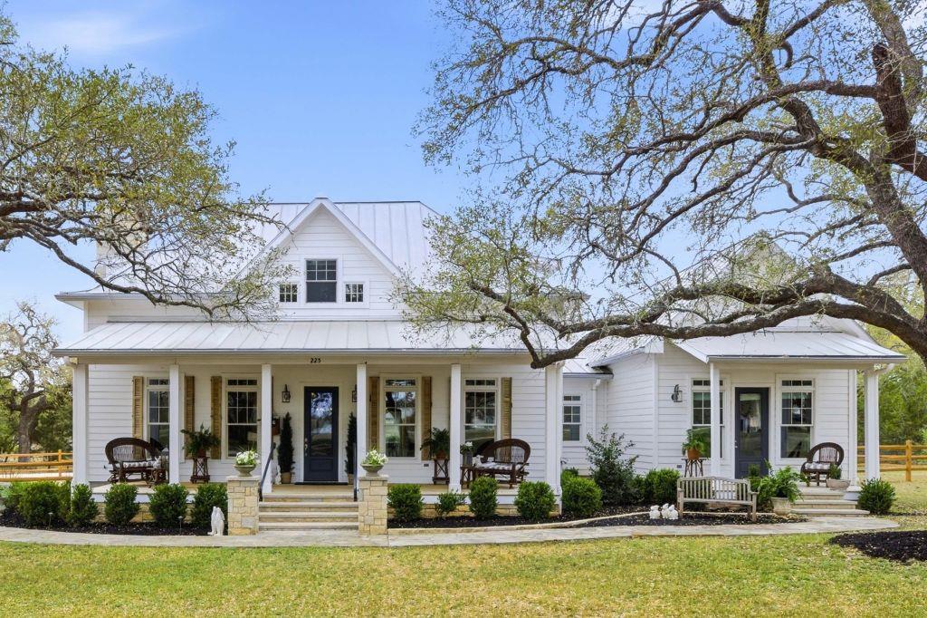 225 Cosmos, Driftwood, TX 78619 — photo 1