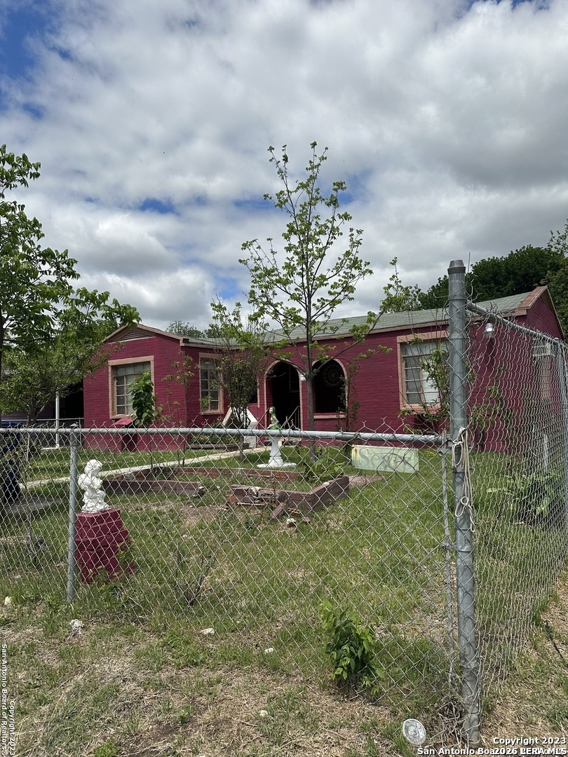 3903 Houston, San Antonio, TX 78207 — photo 1