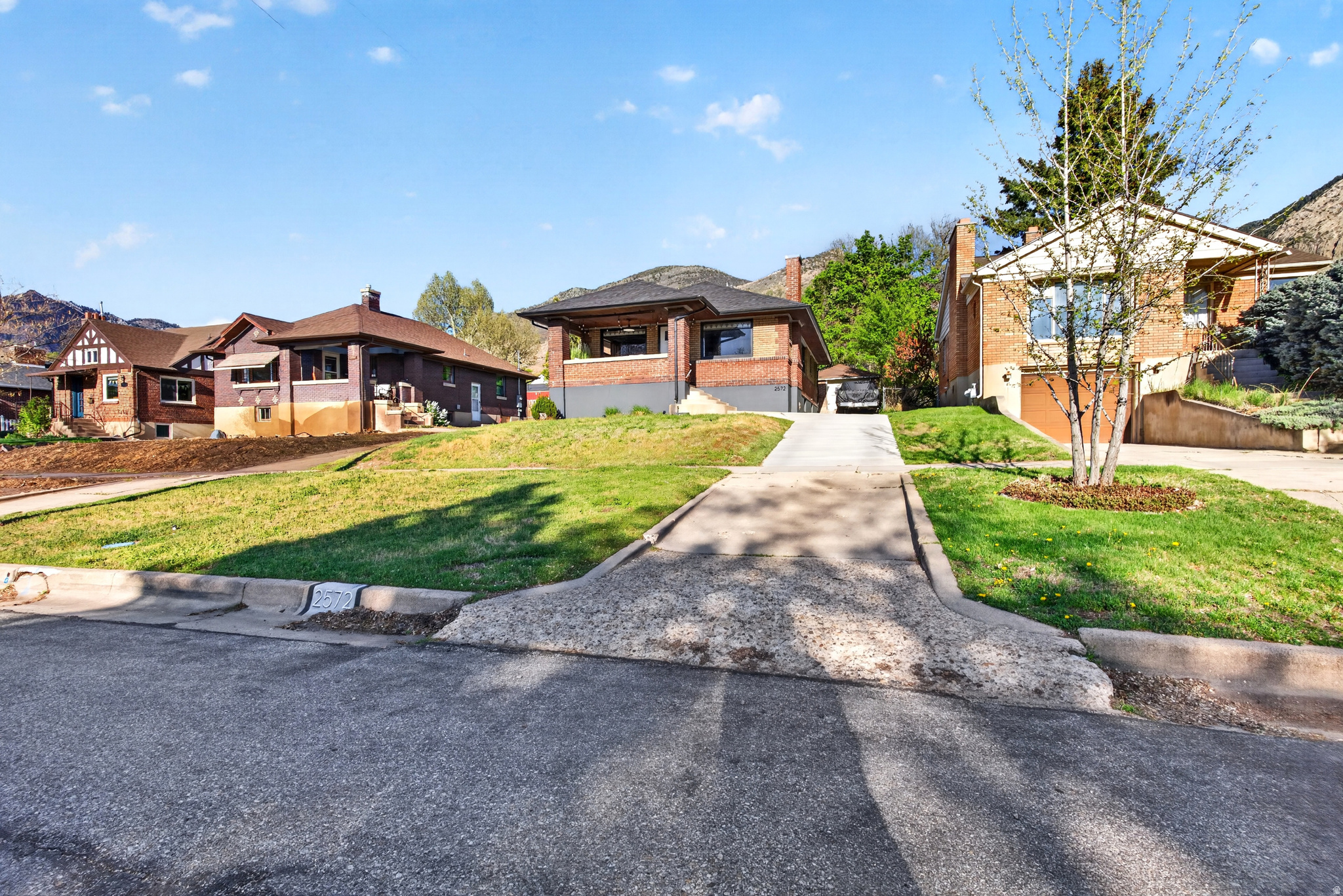 2572 S POLK AVE