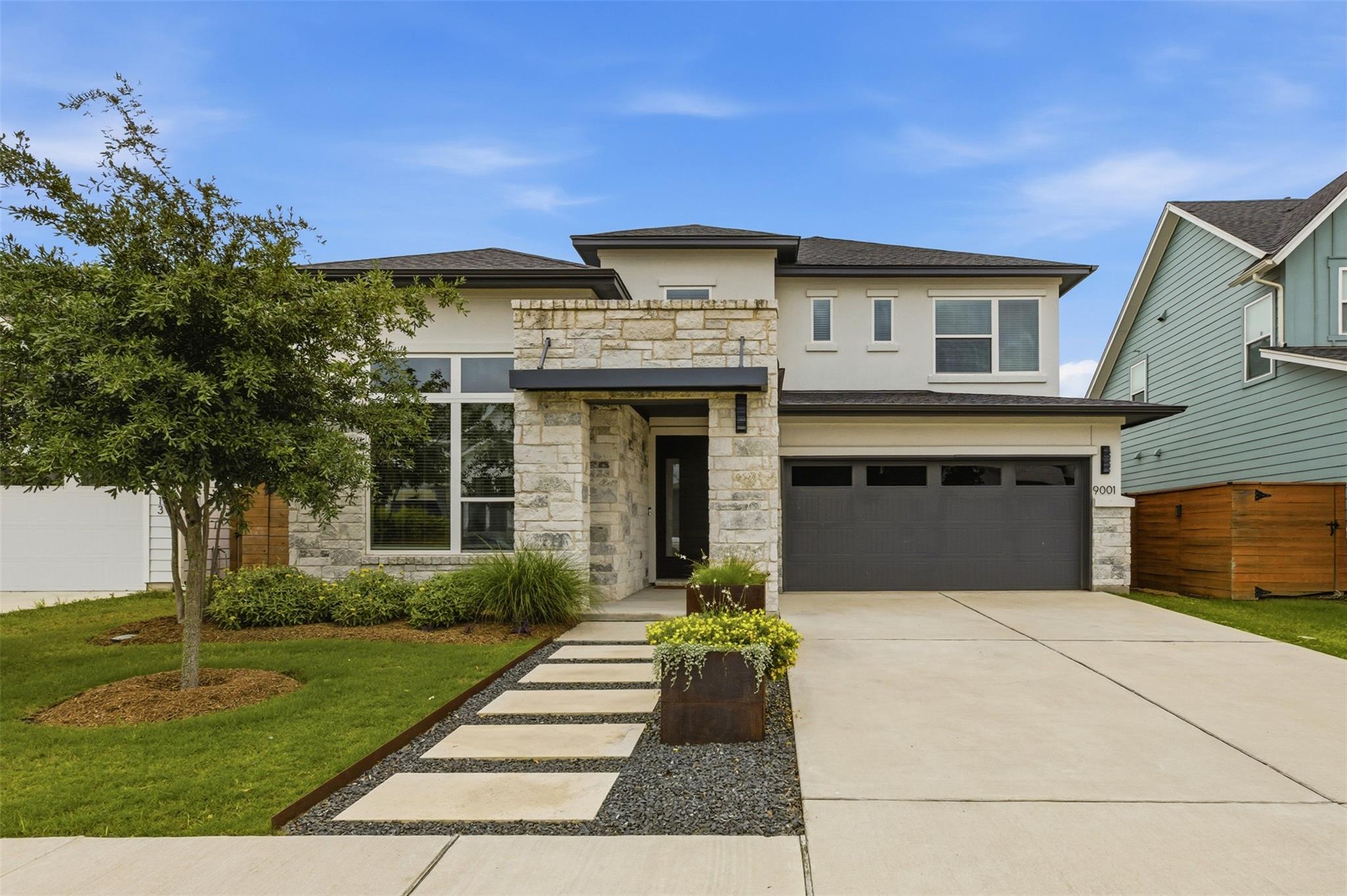 9001 Spire, Austin, TX 78744 — photo 1