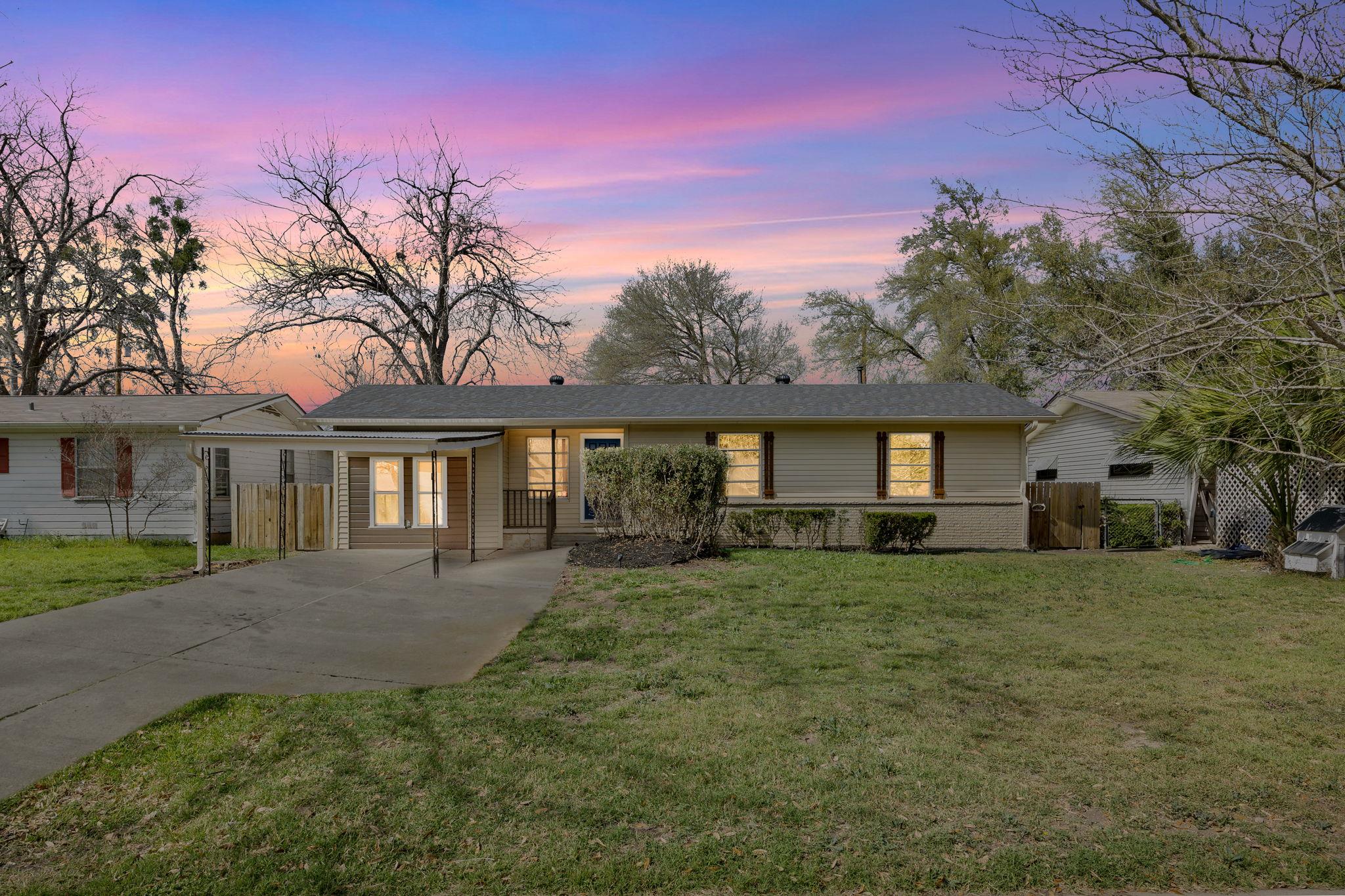 1402 Kent, Taylor, TX 76574 — photo 1