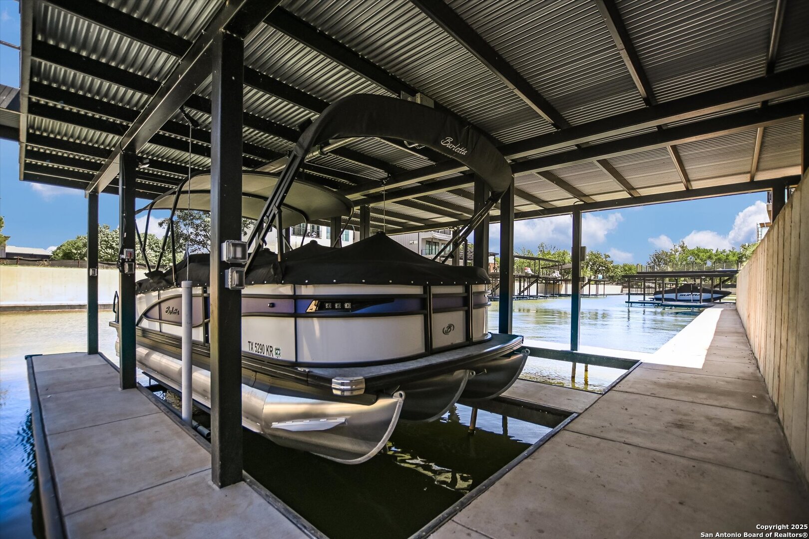420 lake, ,  78639 — photo 1