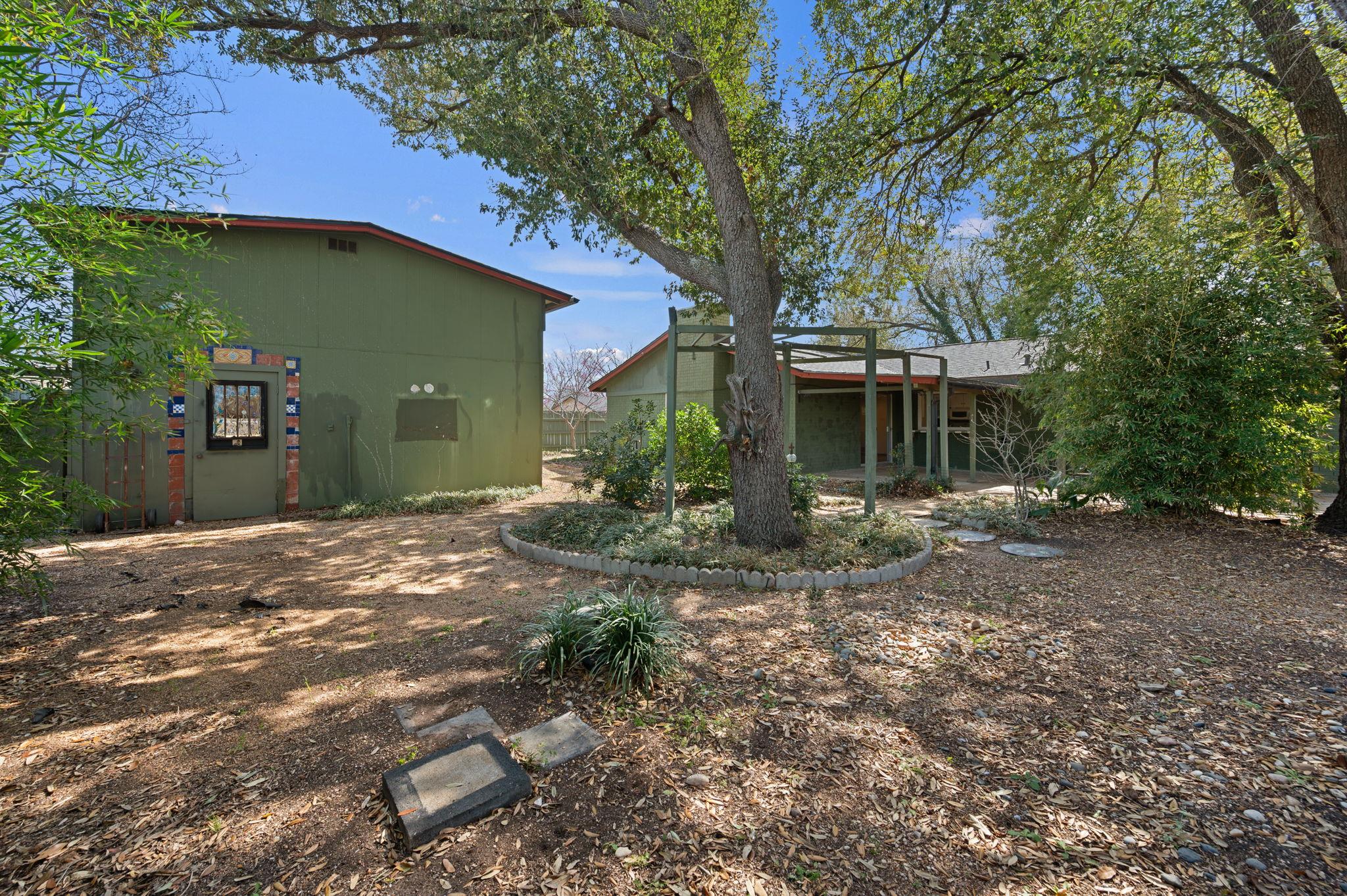 1400 Summit, Taylor, TX 76574 — photo 1