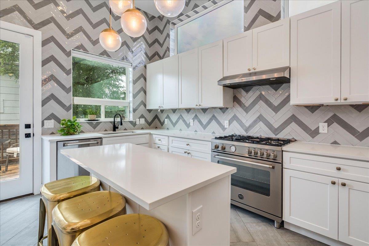 1214 Delano, Austin, TX 78721 — photo 1