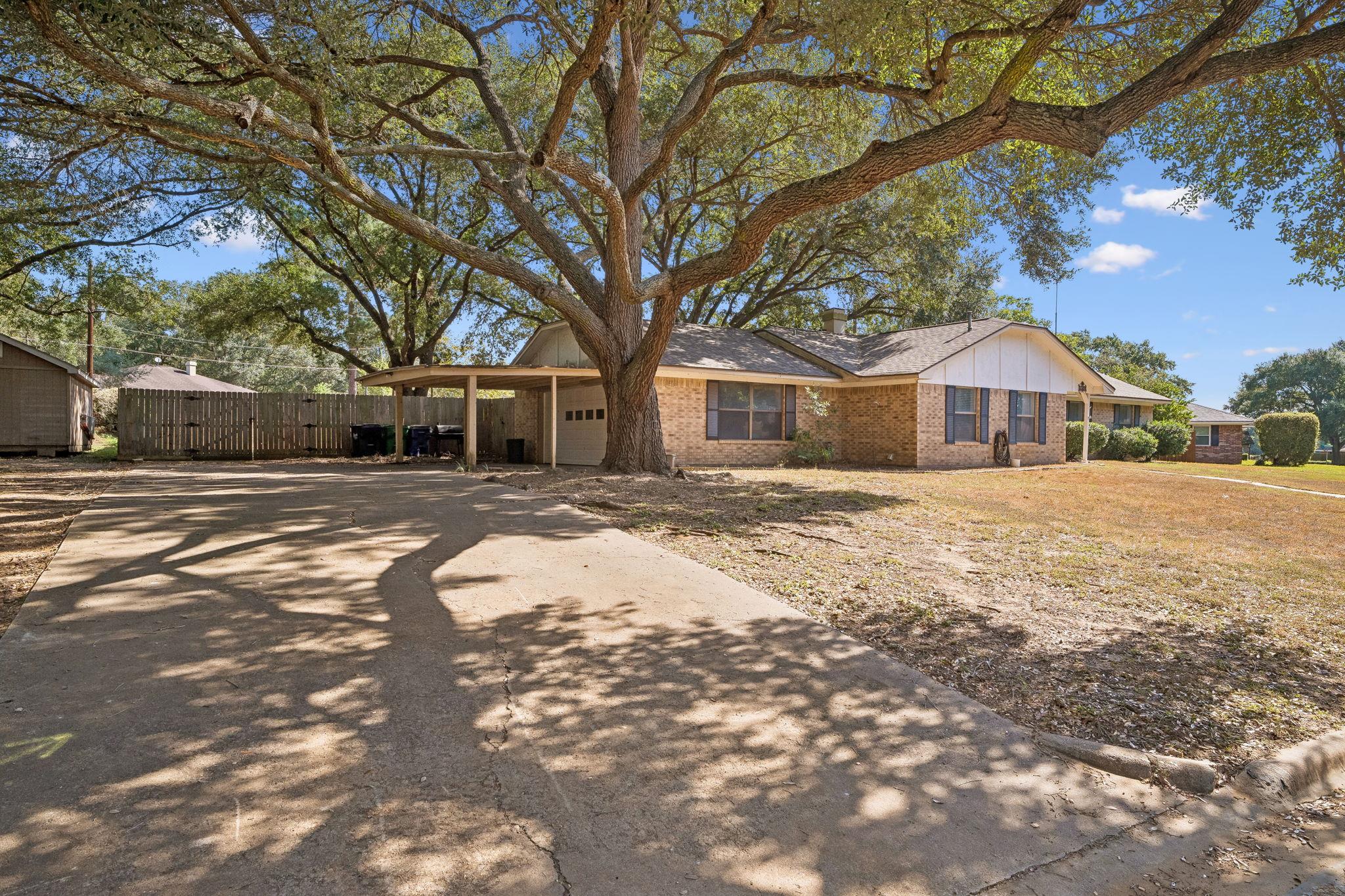 1203 Hollis, Brenham, TX 77833 — photo 1
