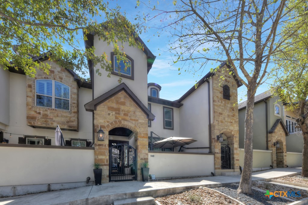 949 N Academy Avenue, New Braunfels, TX 78130 — photo 1
