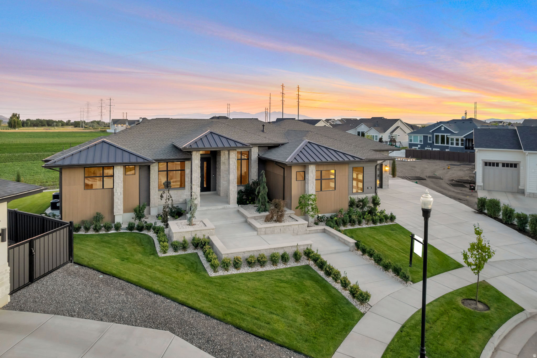 538 S 1400 W, Farmington, UT 84025 — photo 1
