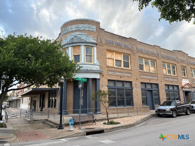 201 W Grand Avenue