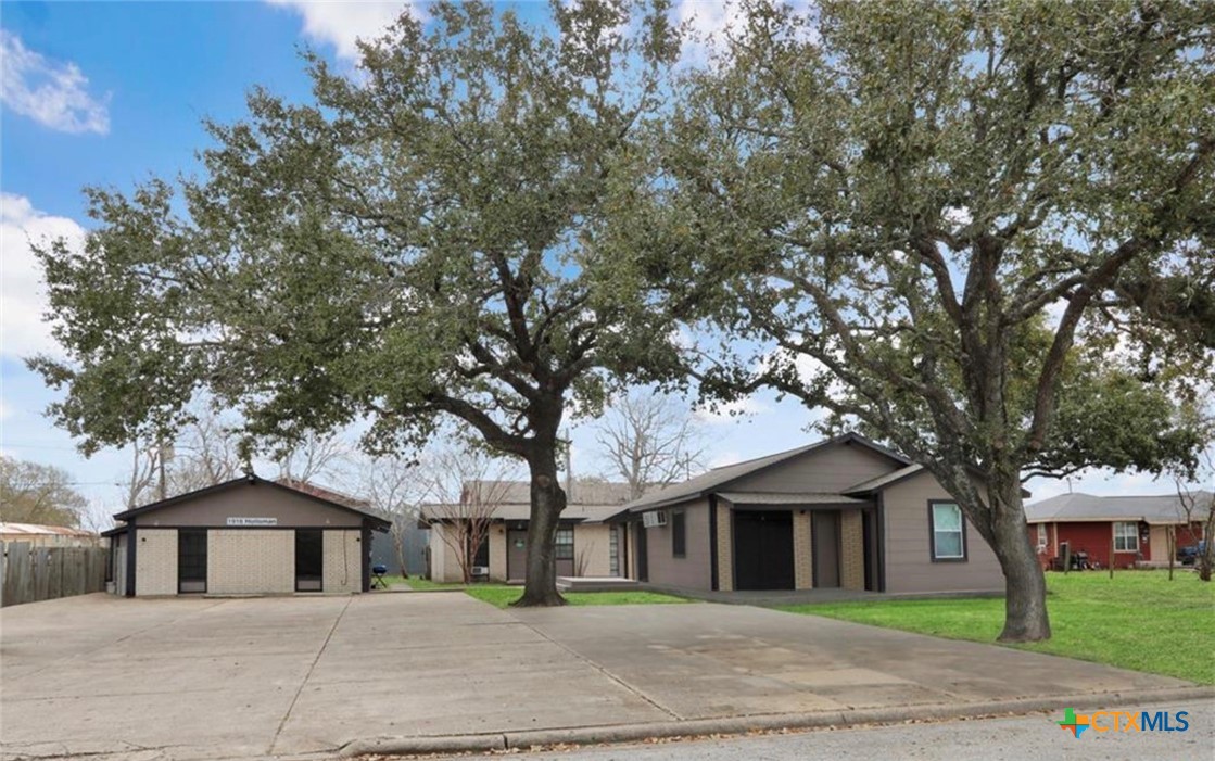1916 Holloman Drive, Port Lavaca, TX 77979 — photo 1