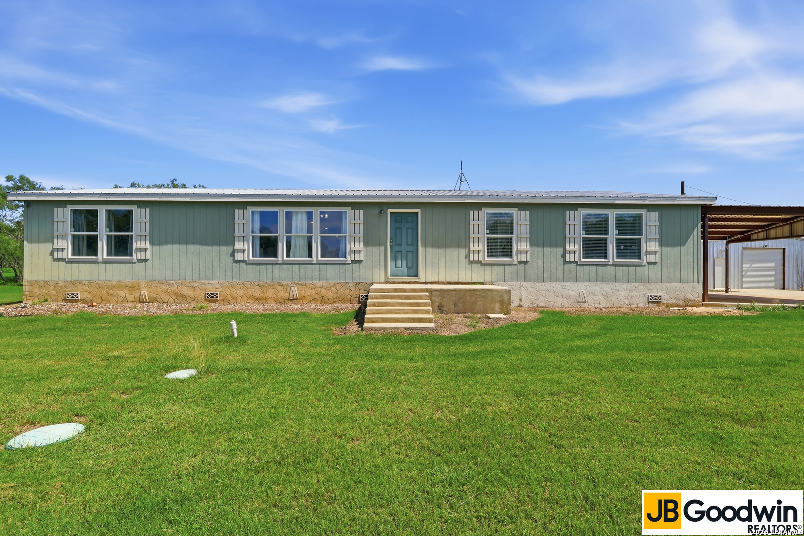 152 E County Road 304, Jourdanton, TX 78026 — photo 1