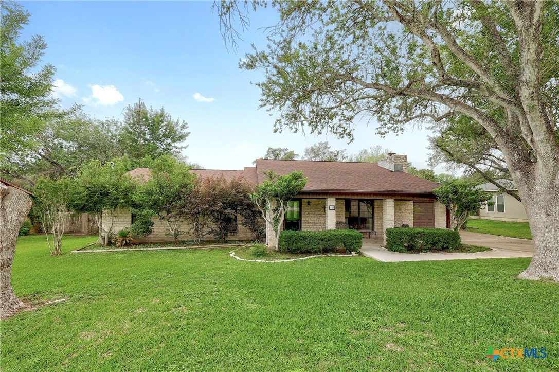 150 Oak Creek Circle, Luling, TX 78648 — photo 1
