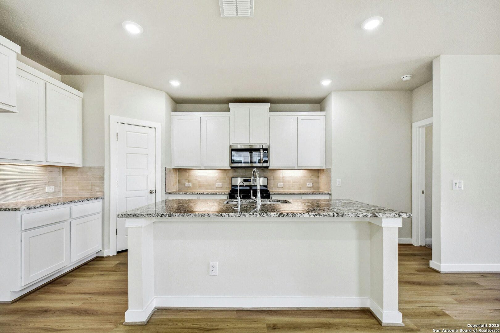 1612 Big Sur Drive, ,  78130 — photo 1