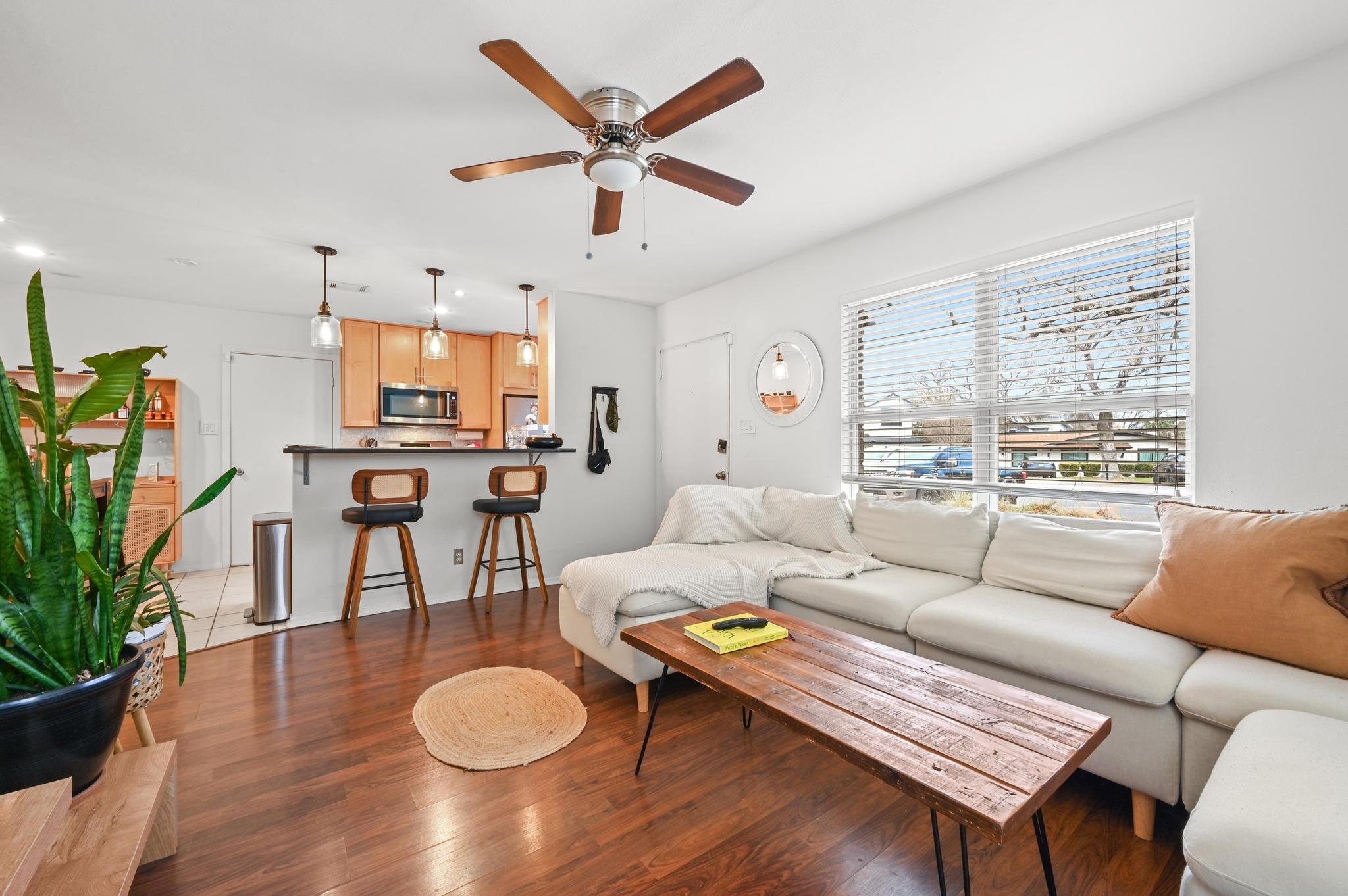 1005 Daphne, Austin, TX 78704 — photo 1