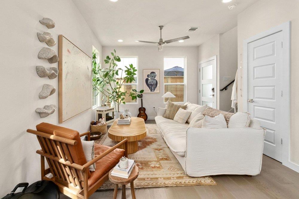 913 Valdez, Austin, TX 78741 — photo 1