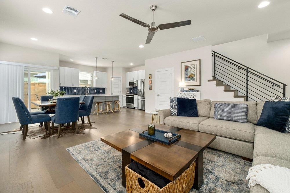 913 Valdez, Austin, TX 78741 — photo 1
