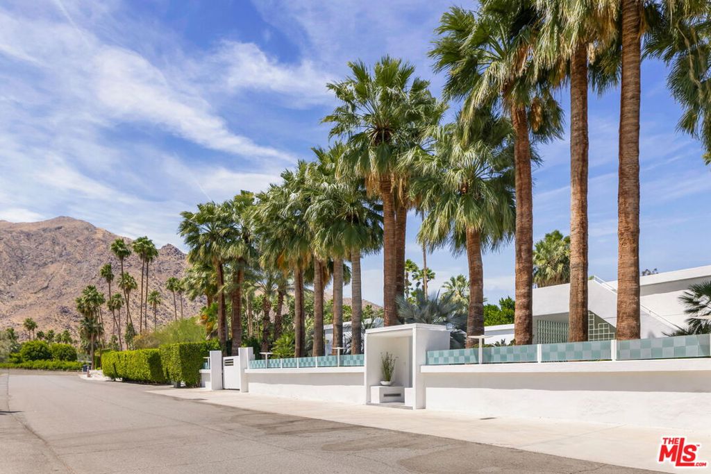 520 W Via Lola, Palm Springs, CA 92262 — photo 1