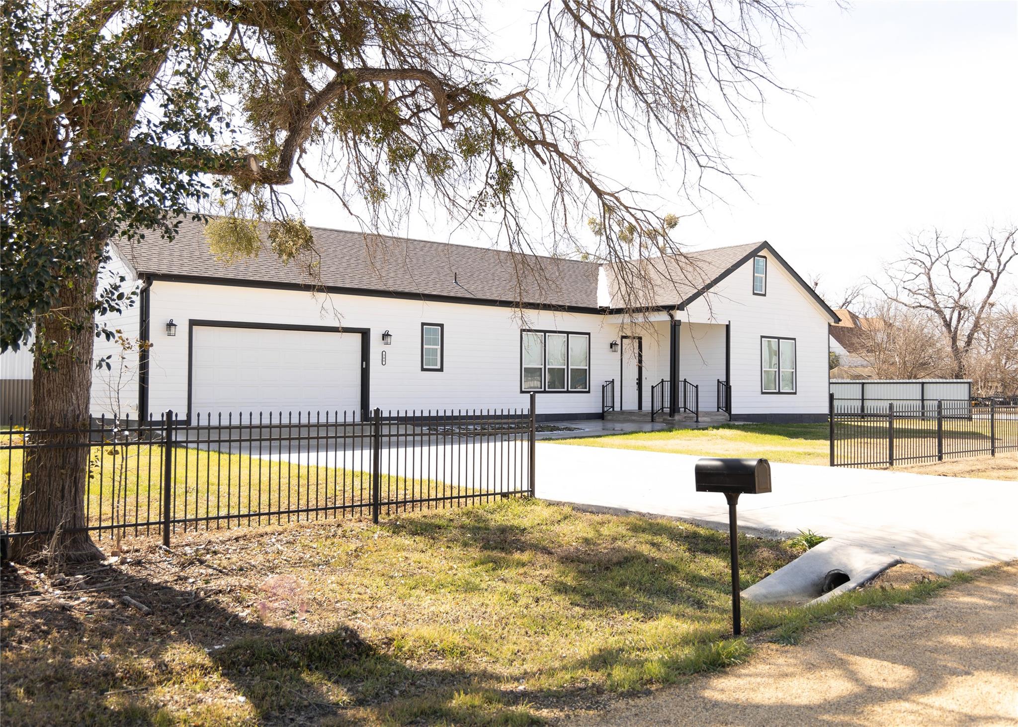 300 Front, Thorndale, TX 76577 — photo 1
