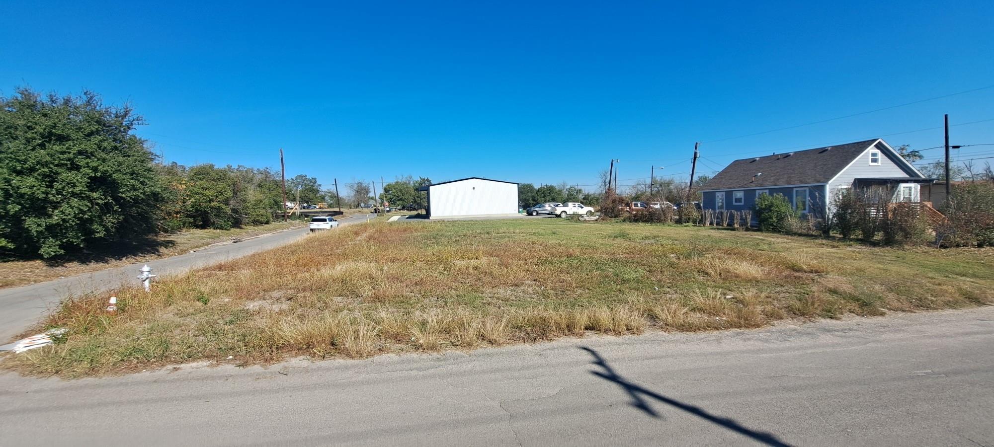 304 Burkett, Taylor, TX 76574 — photo 1