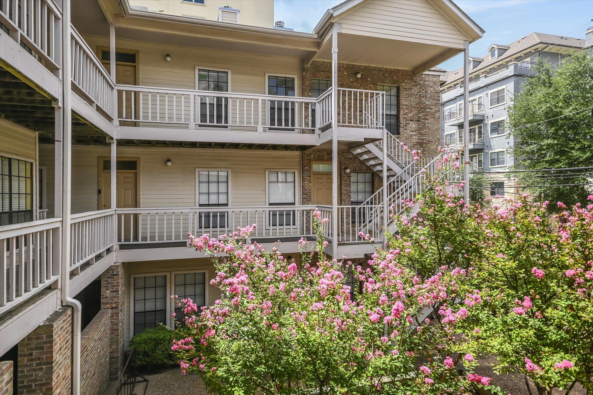 715 22nd 1/2, Austin, TX 78705 — photo 1