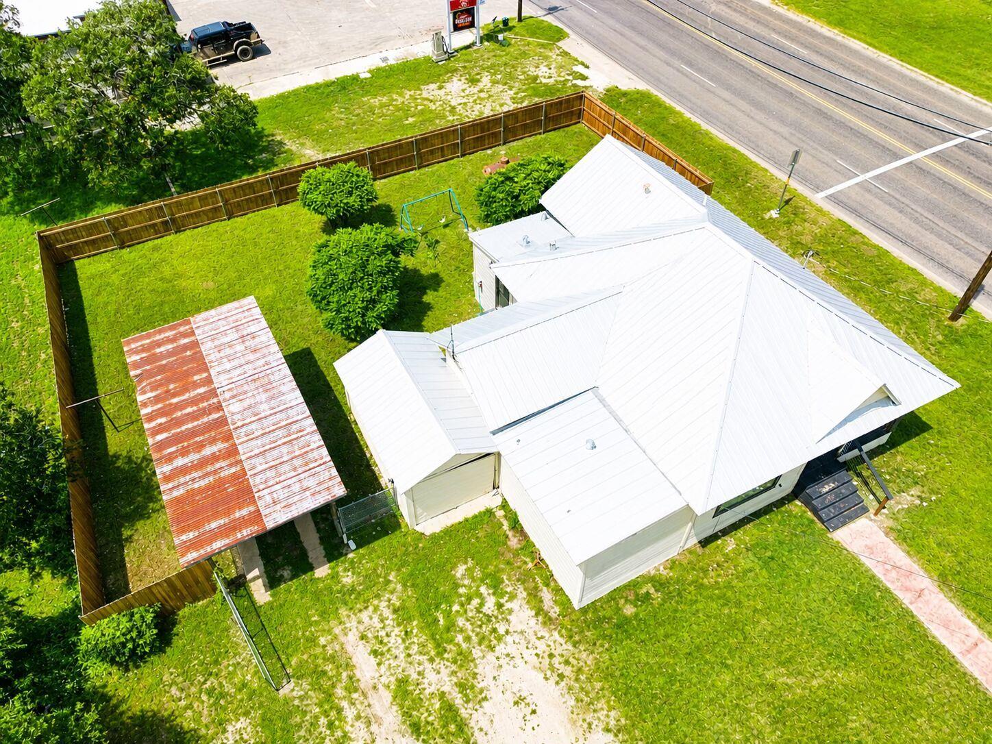 100 Caskey, Florence, TX 76527 — photo 1