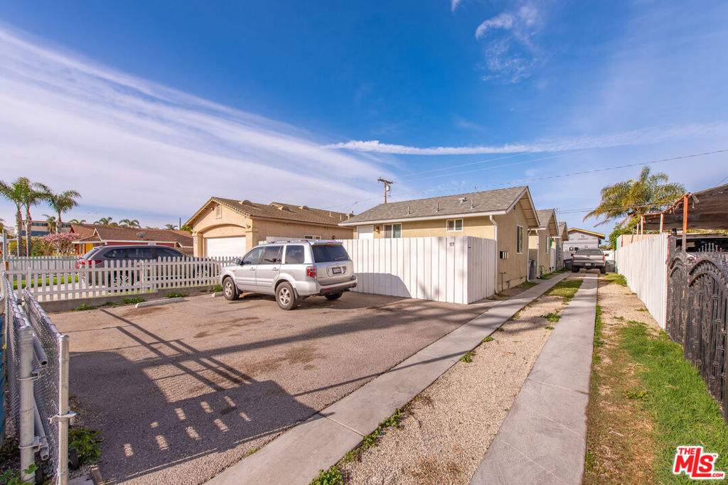 117 S Hayes Avenue, Oxnard, CA 93030 — photo 1