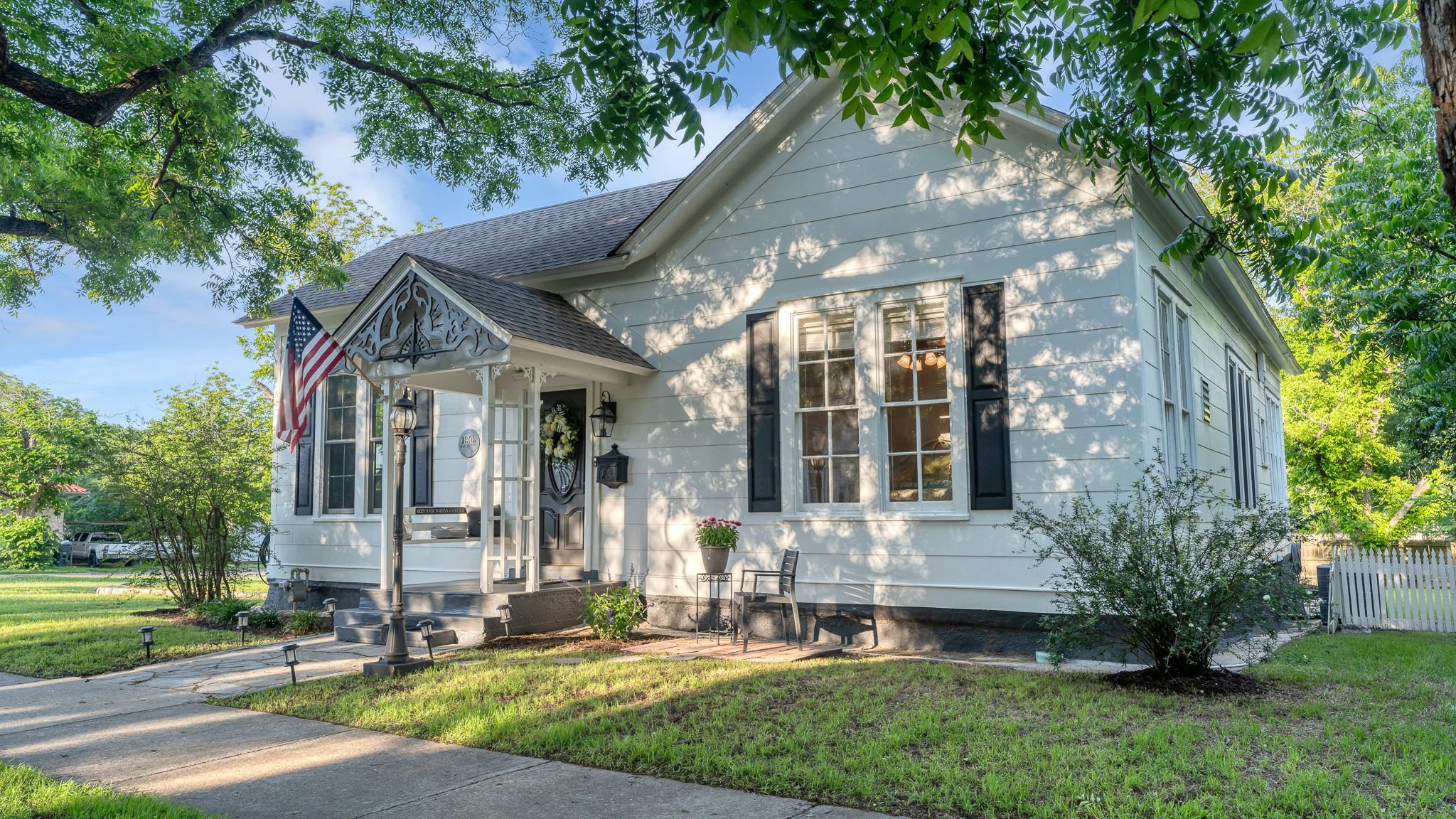 1301 & 1305 College, Georgetown, TX 78626 — photo 1