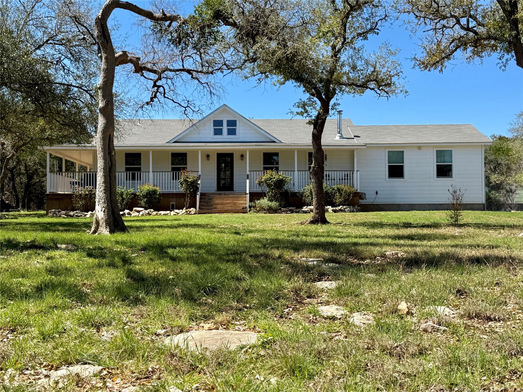 211 Creekwood, Spring Branch, TX 78070 — photo 1