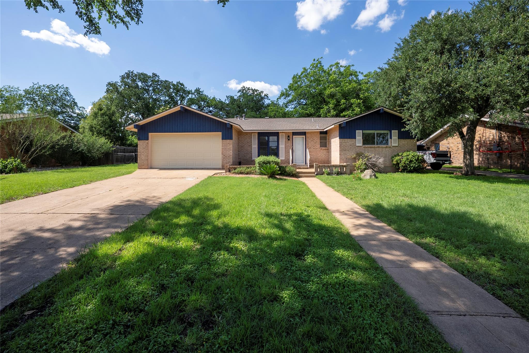 807 Country Club, Georgetown, TX 78628 — photo 1
