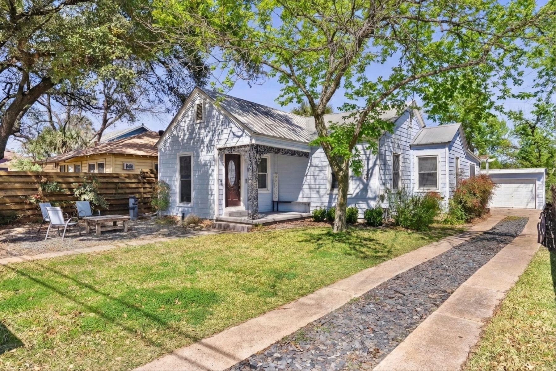 906 43rd, Austin, TX 78751 — photo 1