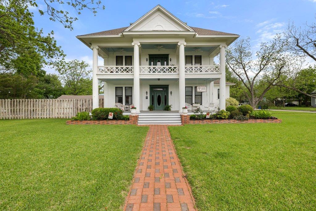 819 Hackberry, Taylor, TX 76574 — photo 1