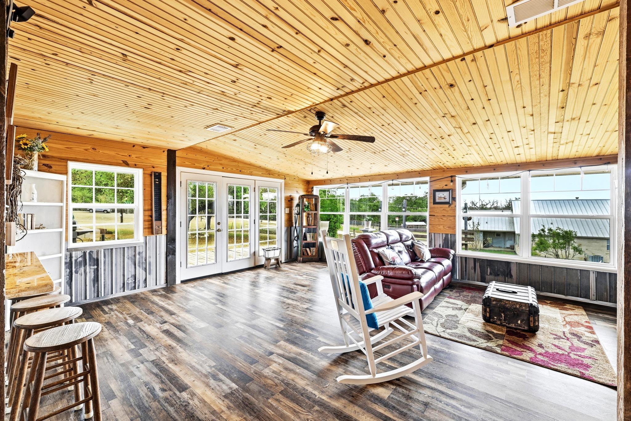127 Klbj, Smithville, TX 78957 — photo 1