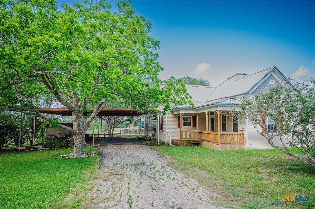 706 West Street, Yoakum, TX 77995 — photo 1