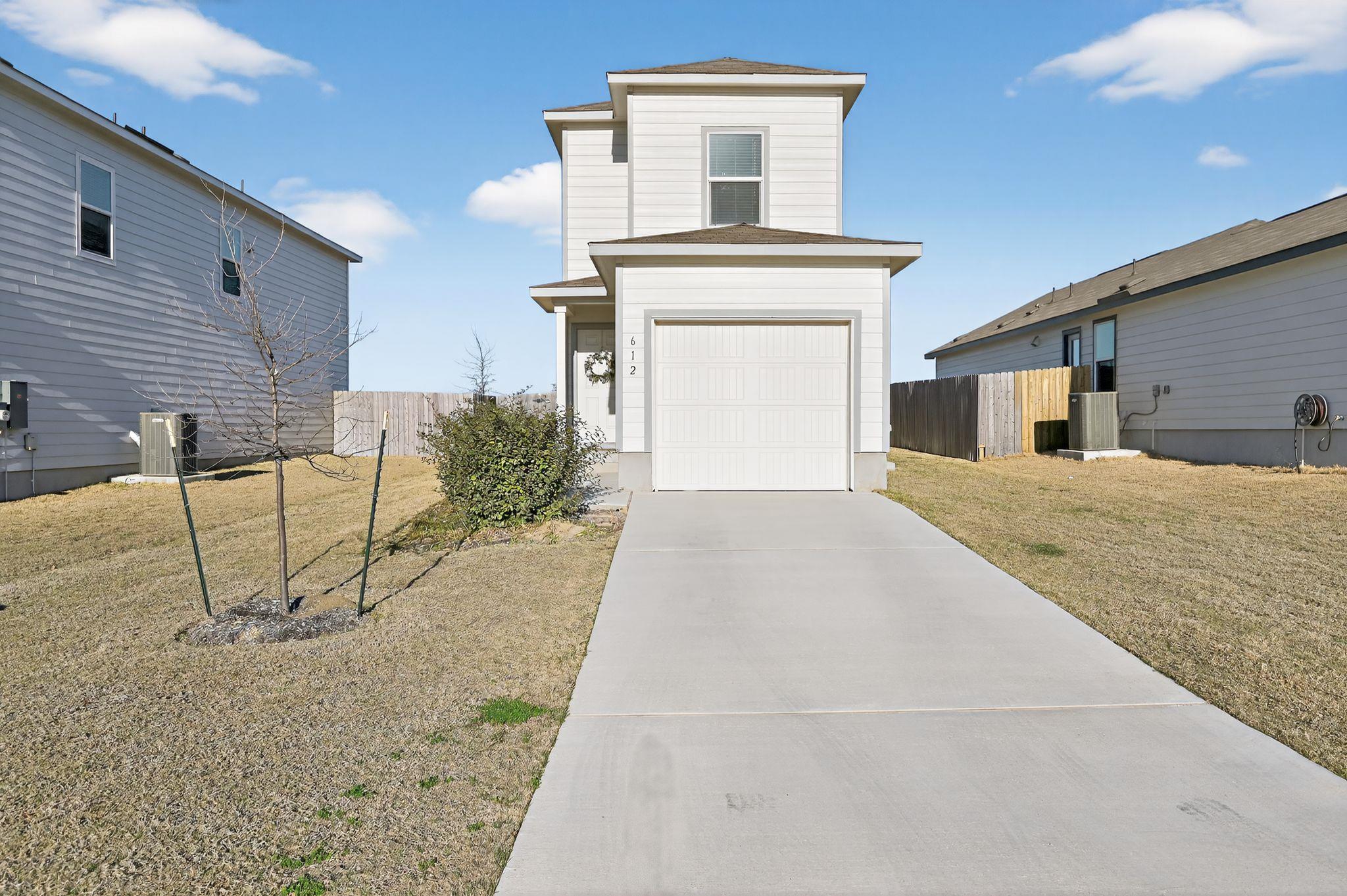 612 Marty Allen, Jarrell, TX 76537 — photo 1