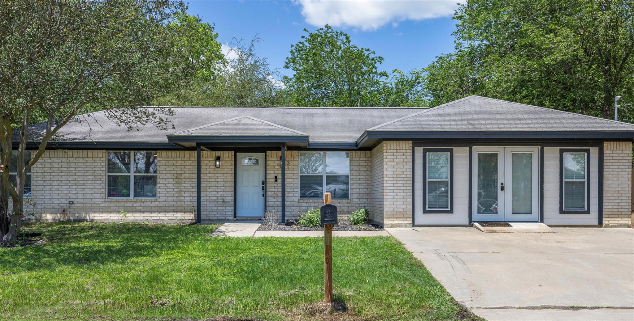 312 Holcombe, Lexington, TX 78947 — photo 1