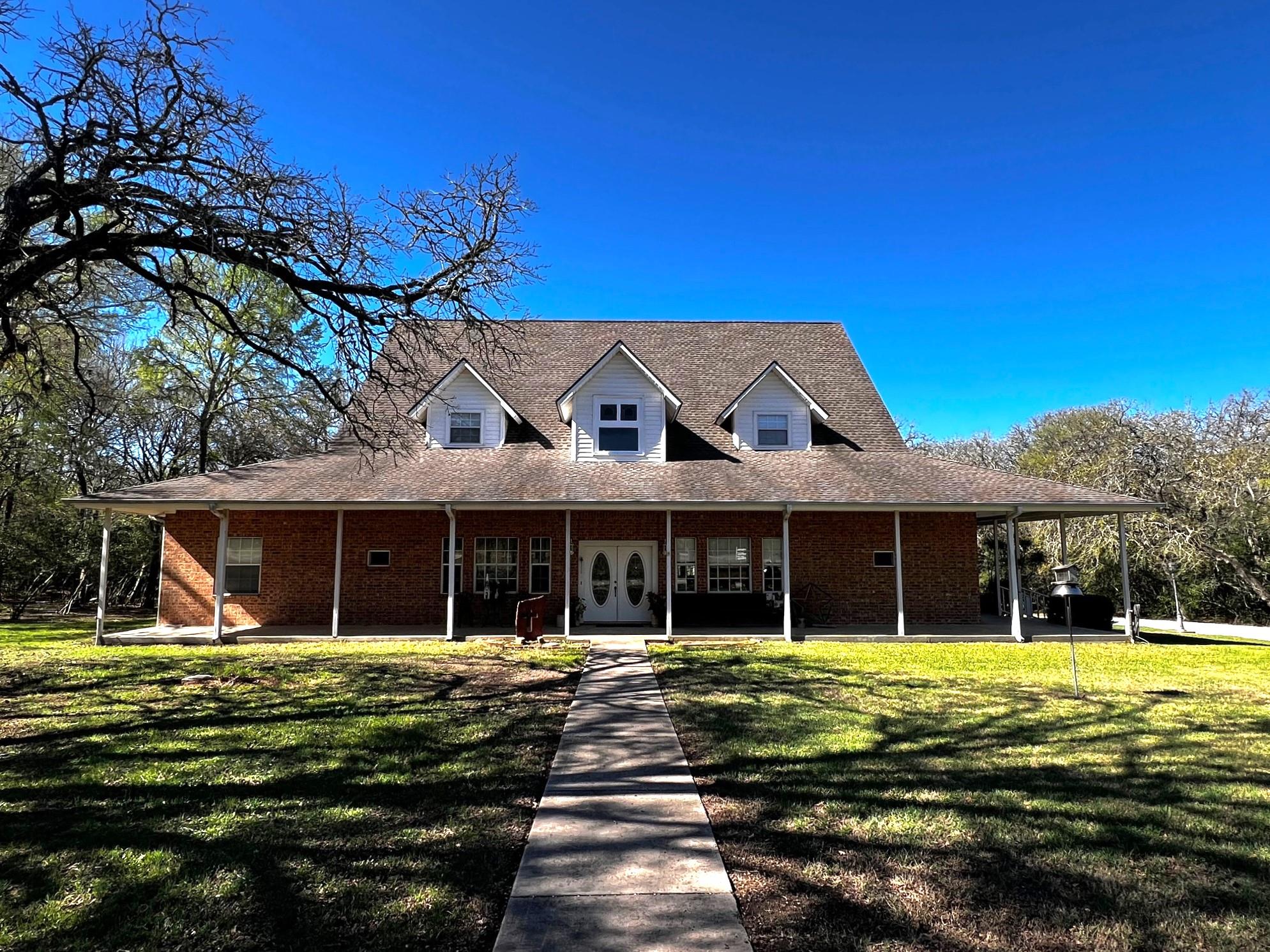 730 Panorama, La Grange, TX 78945 — photo 1