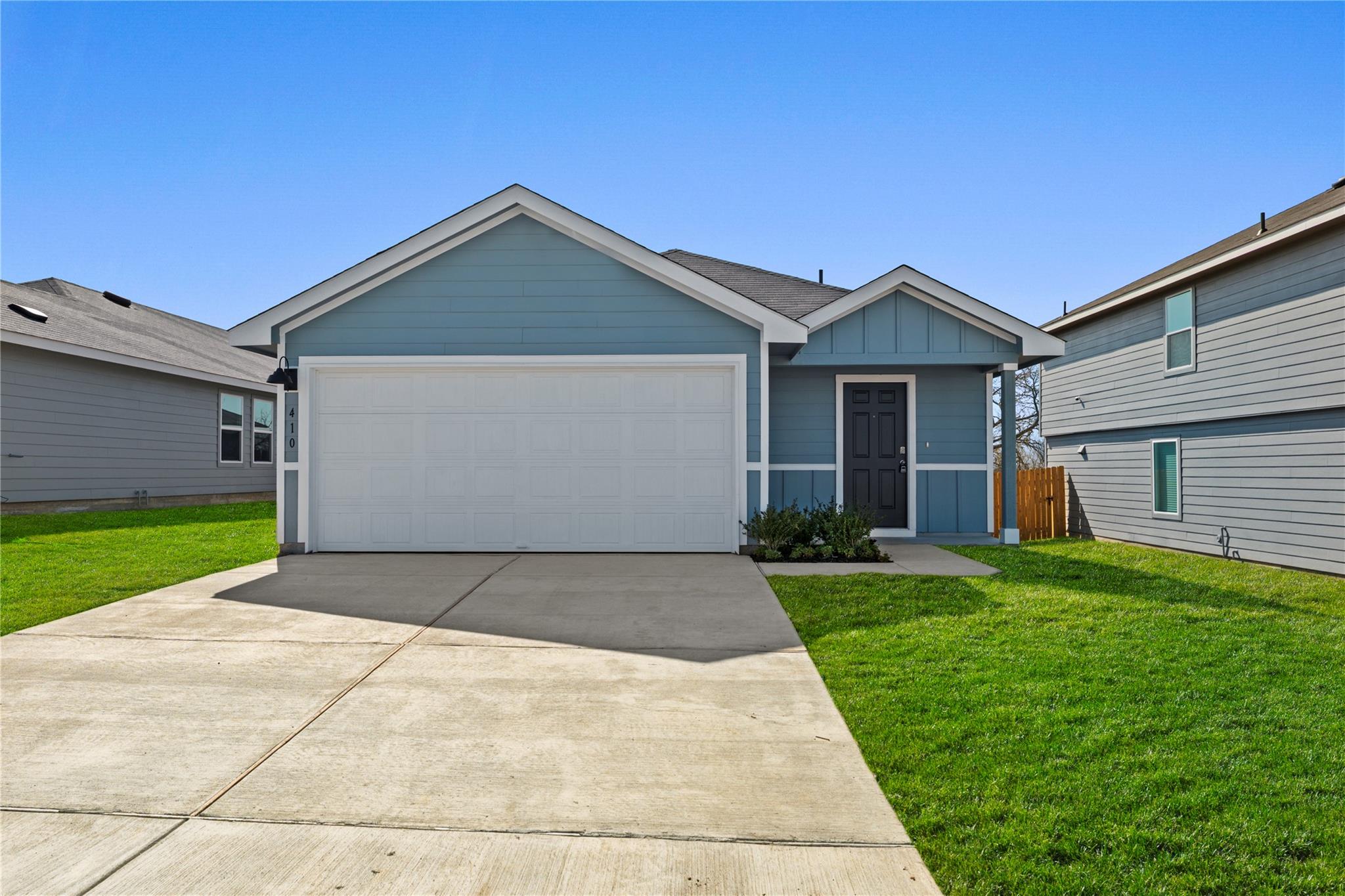 410 WILD GOOSE, Luling, TX 78648 — photo 1